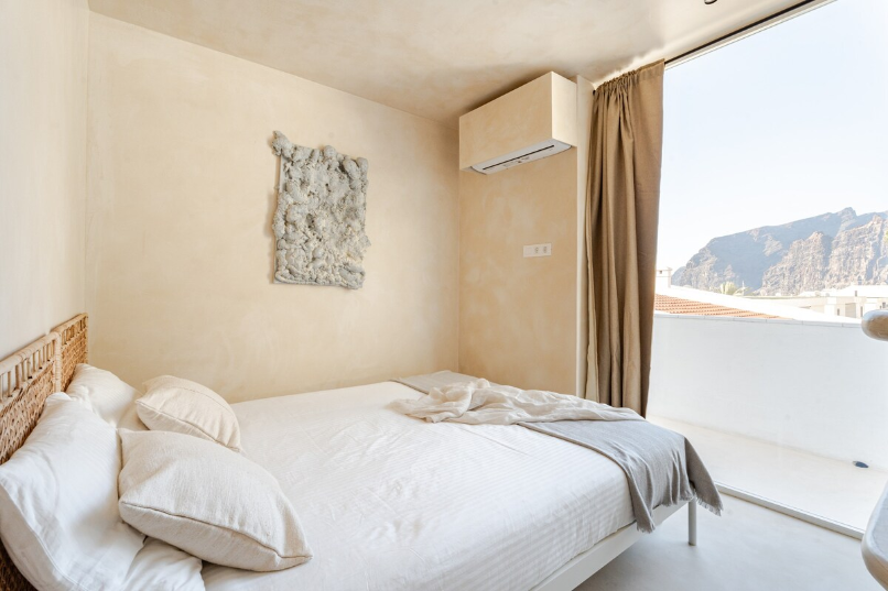 The Giants Residence Tenerife – Luxury 3BR Apartment with Private Jacuzzi & Ocean View - Image 15