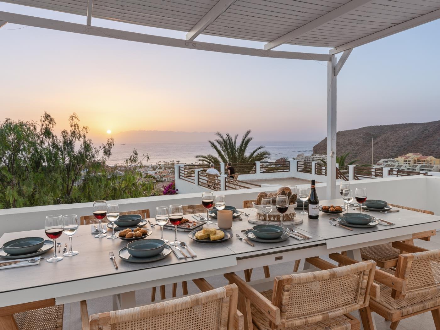 Villa Serena: A Calm Luxury Escape on the Shores of Tenerife - Image 5